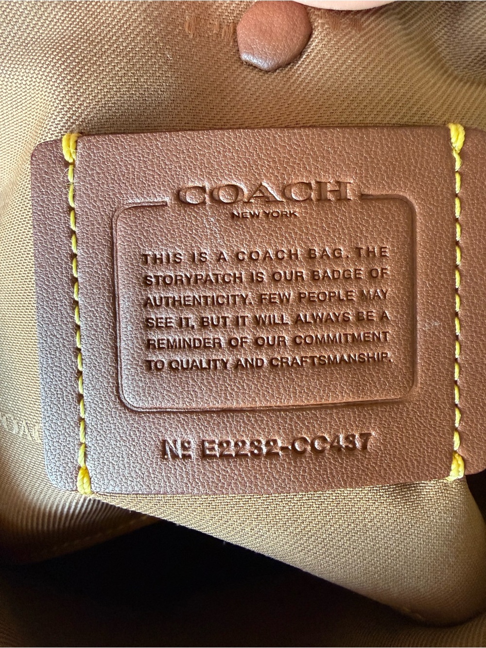 Coach Cream Pebbled Leather Shoulder Bag with Gold Hardware - Picture 6 of 7
